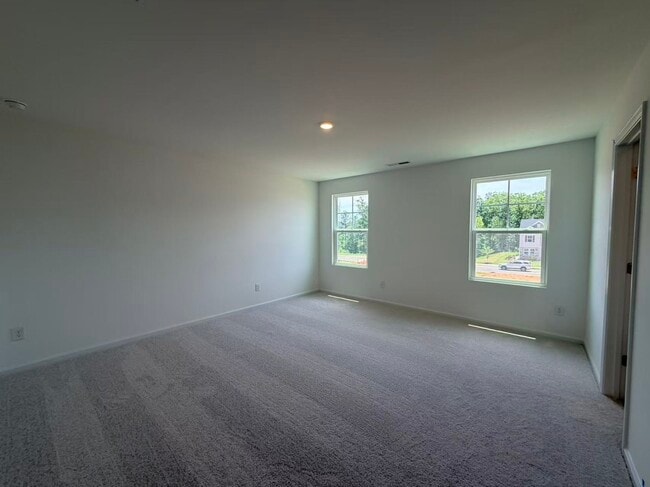 Building Photo - 219 Deercroft Dr
