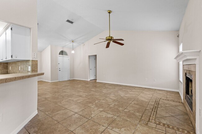 Building Photo - 3 Bedroom, 2 Bath Home in Broadmoor