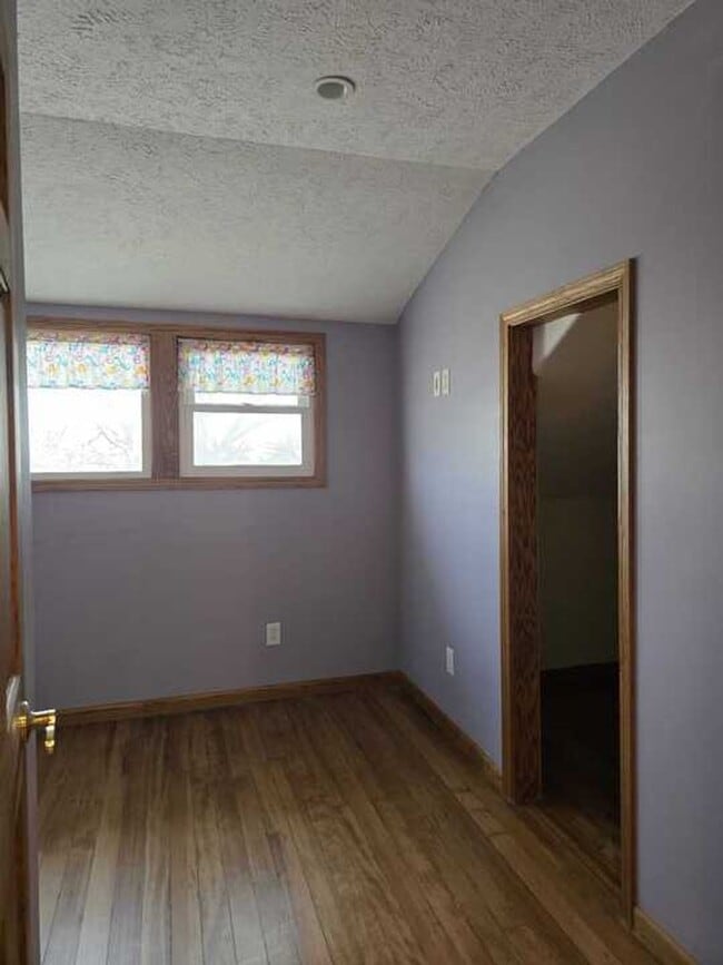 Building Photo - 312 W 9th St