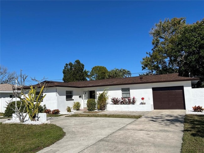 Building Photo - 2502 Tropical Shores Dr SE