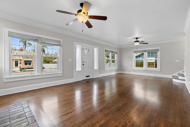 Building Photo - 134 22nd Ave N