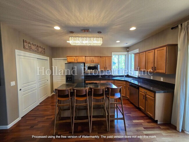 Building Photo - Modern Comfort Meets Prime Beaverton Living