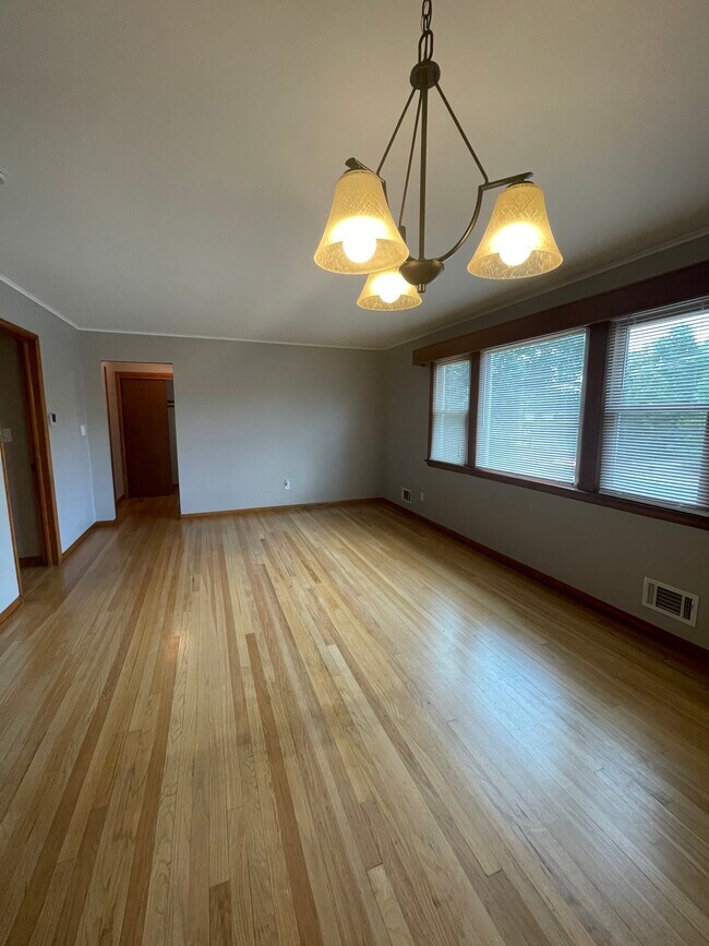 Building Photo - 60 Morgan Ln