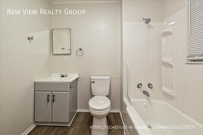 Building Photo - 595 Betty St
