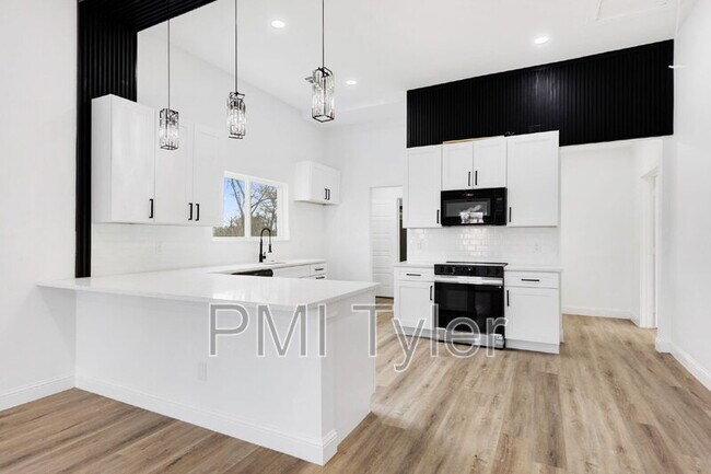 Building Photo - 1269 Bonham St