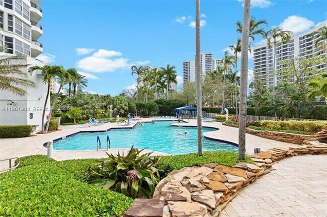 Building Photo - 3500 Mystic Pointe Dr