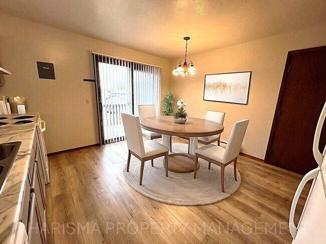 Building Photo - 2 BD - WHEN LOCATION, COMMUNITY AND PRICE MATTER...THIS IS THE PLACE FOR YOU!