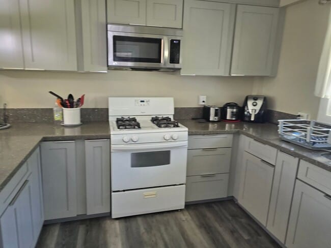 Building Photo - Central, 4 Parking Available, Furnished or...