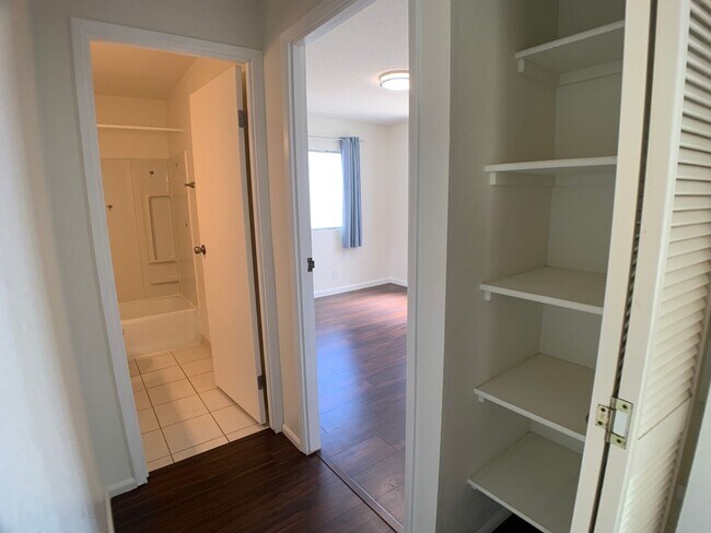 Building Photo - Mililani  - Rare 4 bedroom with upgraded kitchen/bathroom & large living/dining room