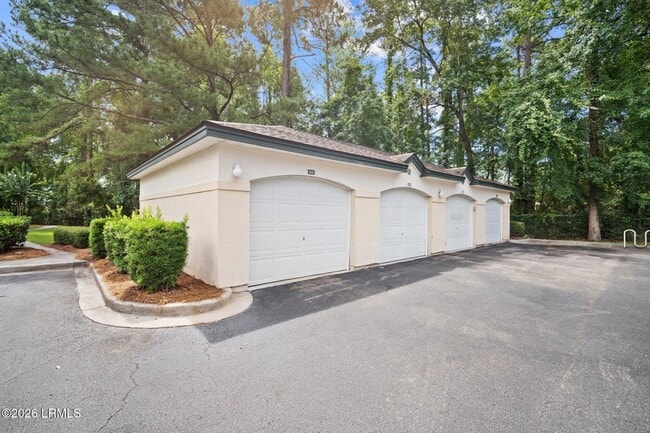 Building Photo - 897 Fording Island Rd