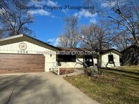Building Photo - Burnsville Single Family Home, 2 Car Garage, Large Sun Room, Fireplace, Deck
