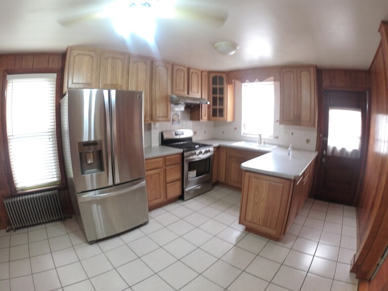 Primary Photo - 14 Reedsdale St
