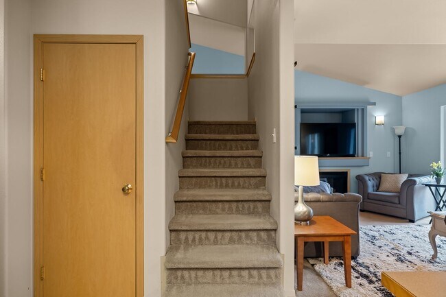 Building Photo - Eastside Olympia 3BD