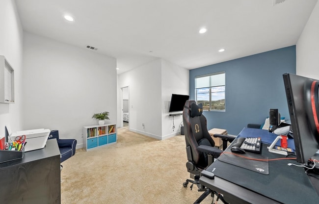 Building Photo - $4,300 - 3 Bed/ 3 Bath Modern Townhome with Loft in Santee