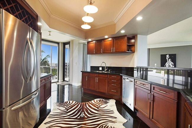 Building Photo - 2401 N Ocean Blvd