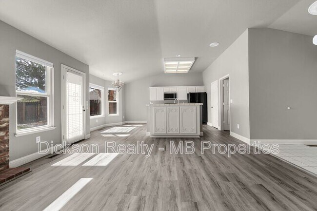 Building Photo - 970 Teresa Pl