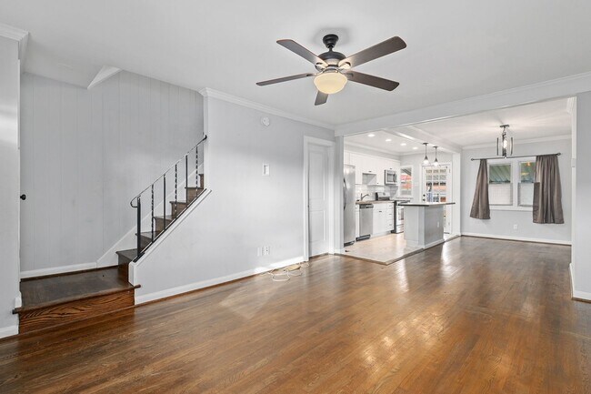 Building Photo - 885 Jaydee Ave