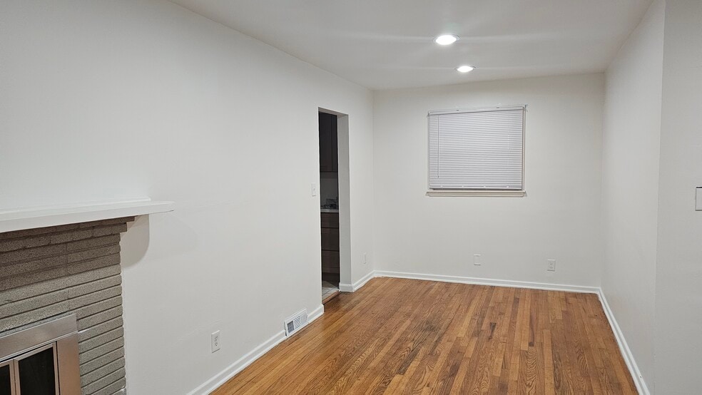 Building Photo - 1940 Camp Greene St