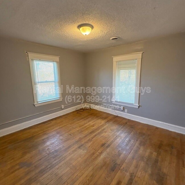 Building Photo - 4216 N Bryant Ave