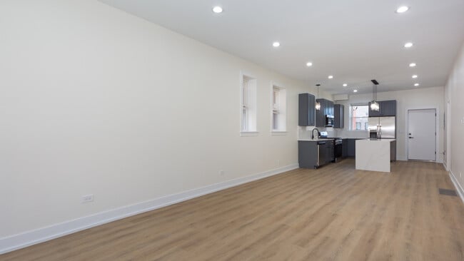 Building Photo - 2036 N Hoyne Ave