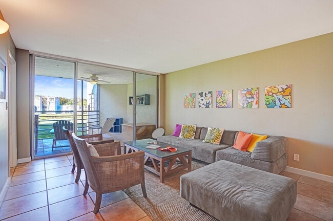 Building Photo - 1831 Sabal Palm Dr