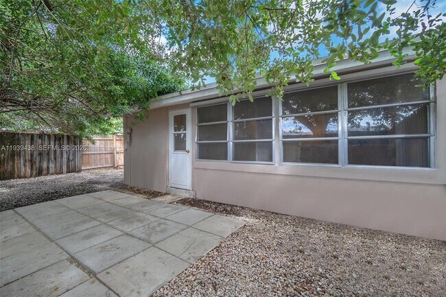 Building Photo - 5133 NE 18th Terrace