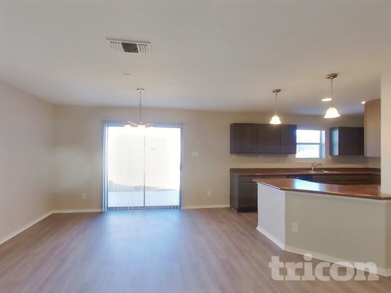 Building Photo - 2310 Cats Paw View