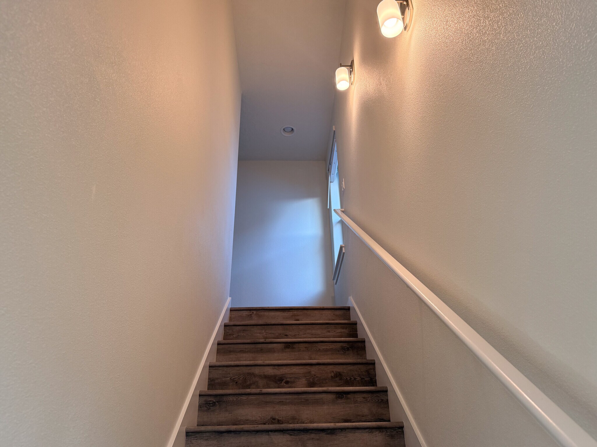 Building Photo - 507 NW Hillcrest Dr