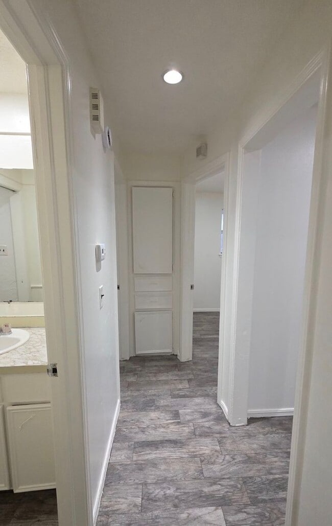 Building Photo - 3 bedroom 1 bath