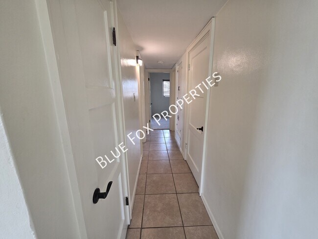 Building Photo - 1301 E Lee St