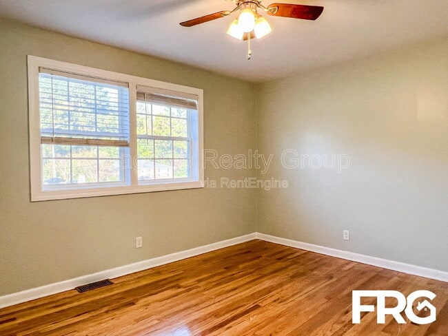 Building Photo - 111 W 15th St