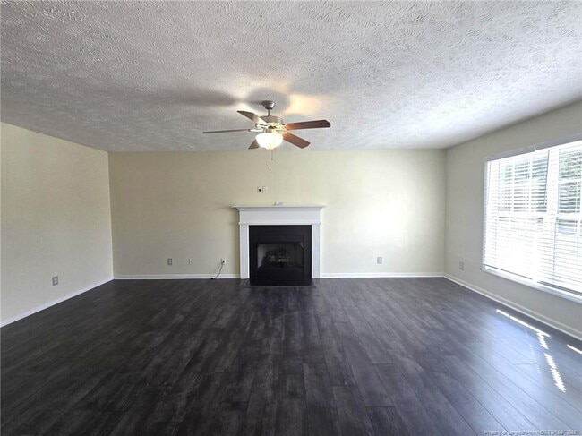 Building Photo - 410 Roundtree Dr