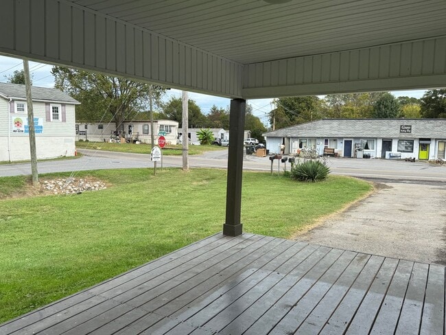 Building Photo - **1/2 OFF 1st Month Rent- 2 bedroom 1 bath...