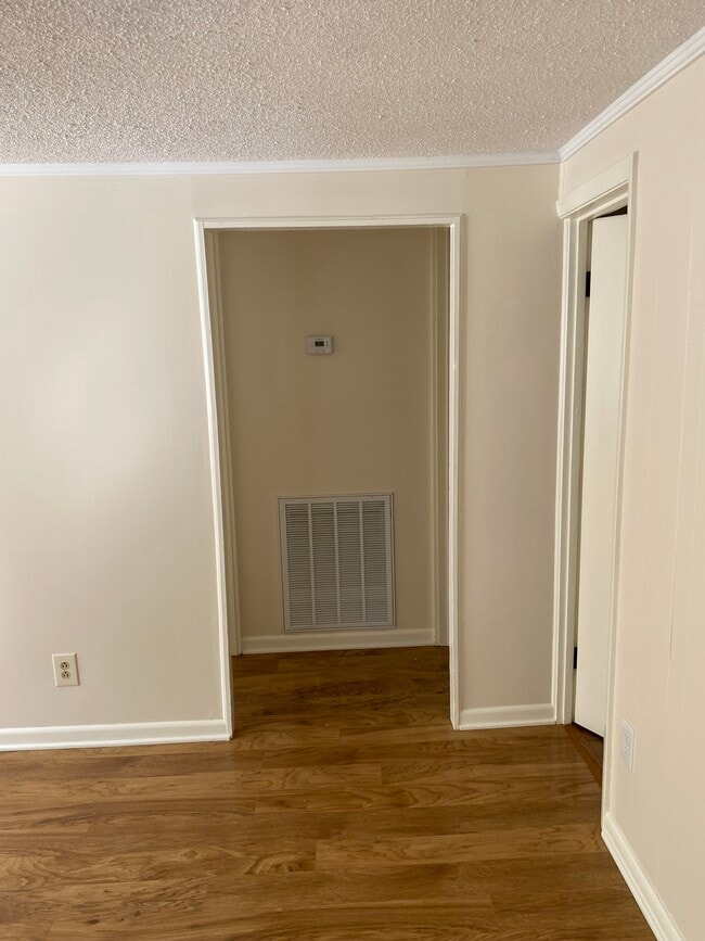 Building Photo - 4004 Luwana Ln