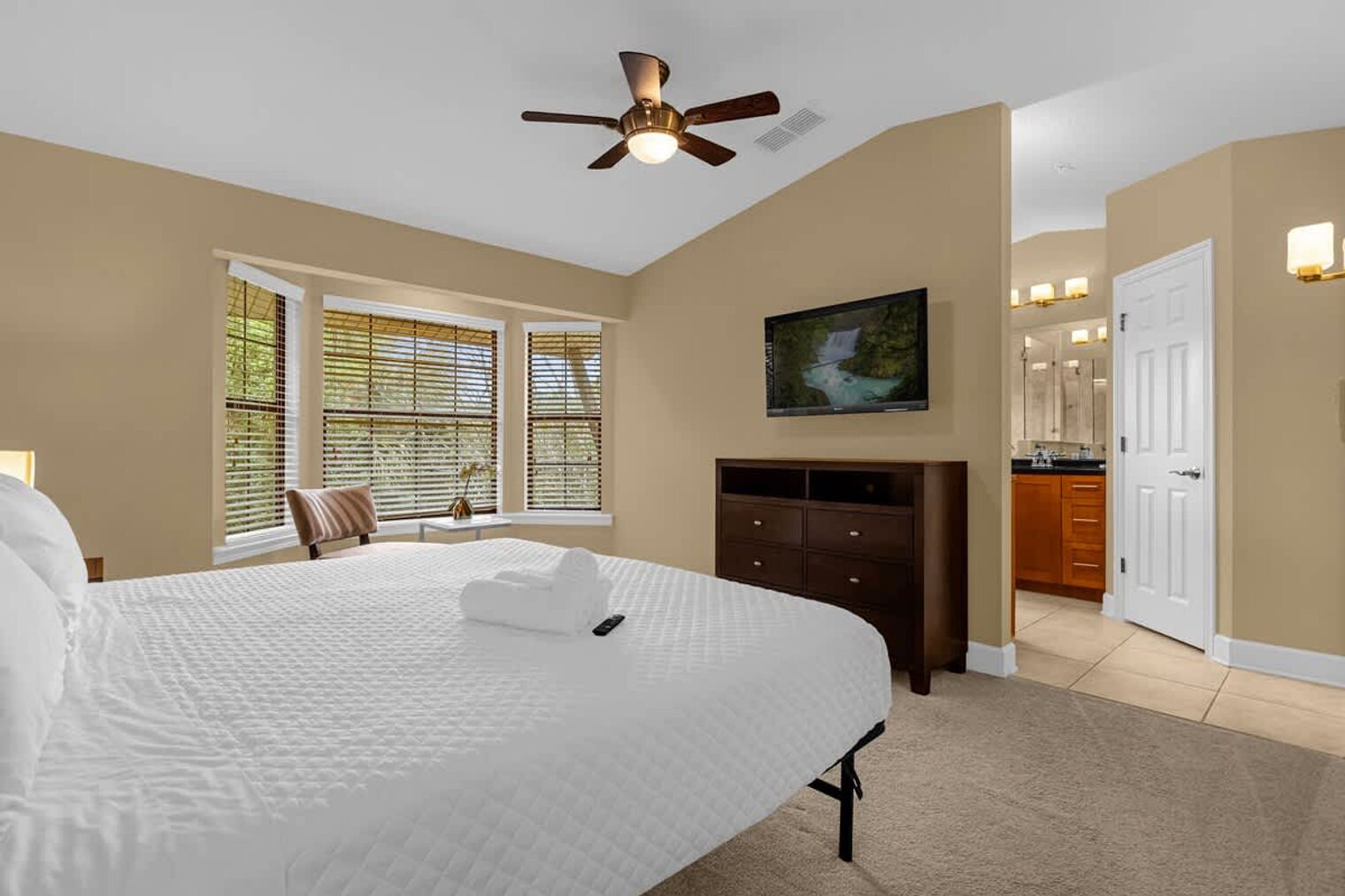 Building Photo - 14590 Damai Ln