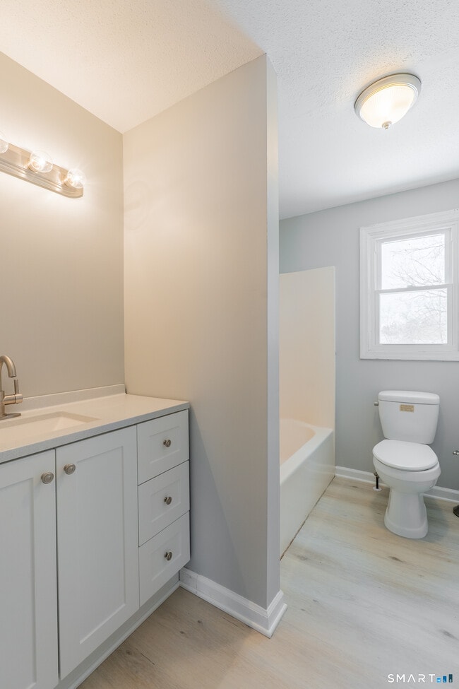 Building Photo - 28 Orient St