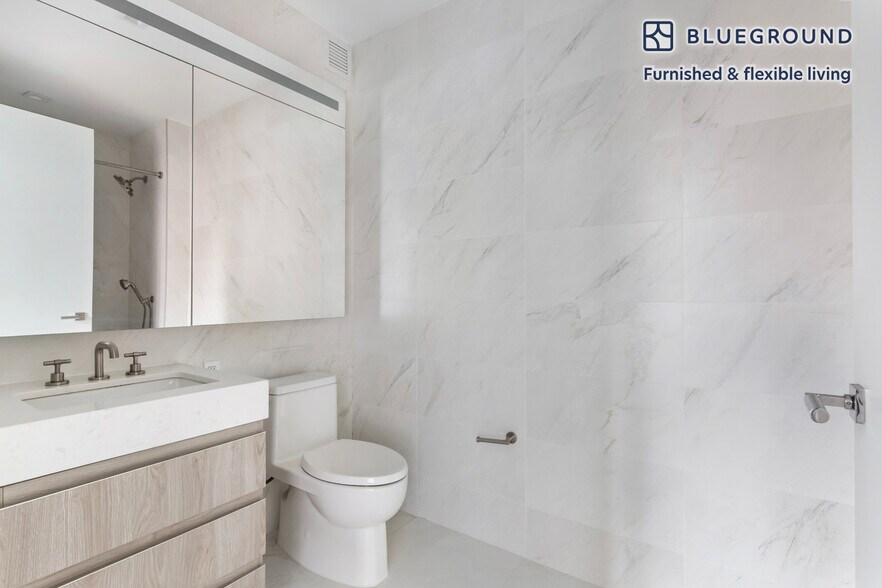 Building Photo - 200 E 23rd St