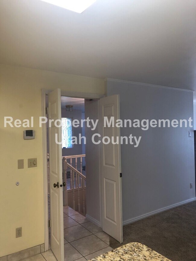 Building Photo - Spacious Lehi Home