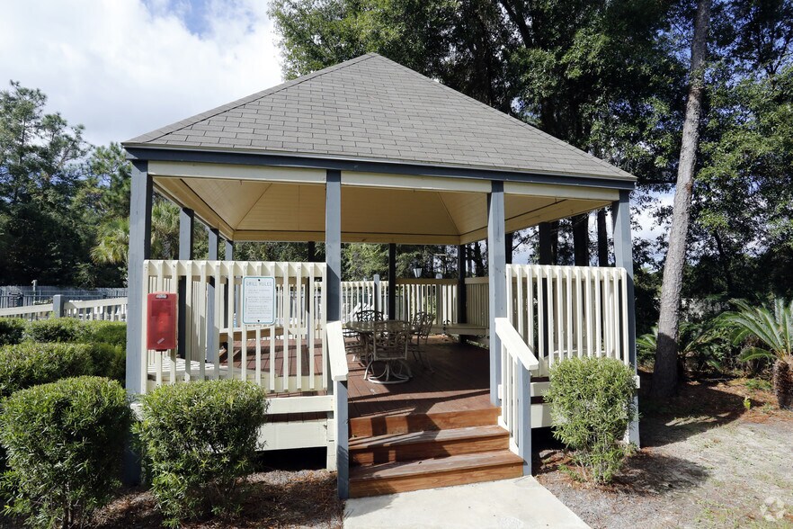 Crestview at Cordova 3500 Creighton Rd Pensacola FL 32504 Apartment