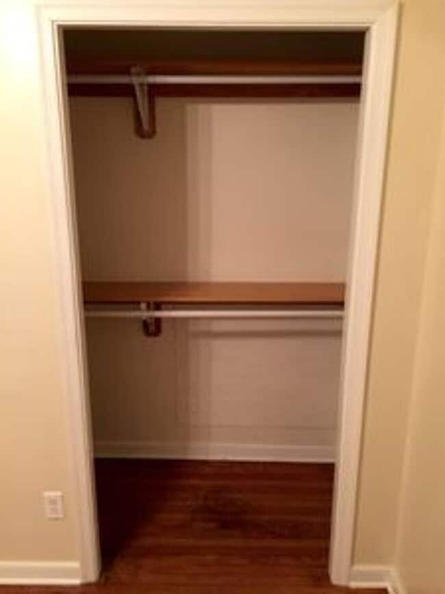 Building Photo - 3 bed 2 bath house. Laundry, all electric,...