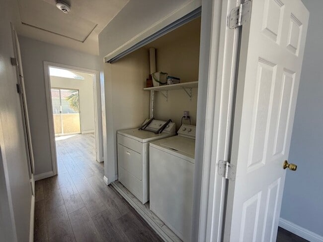 Building Photo - Remodeled Condo in Tustin