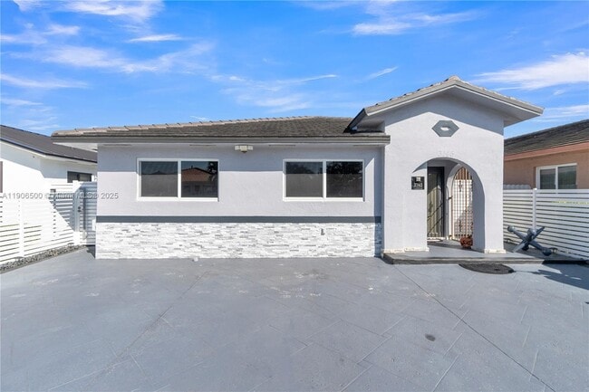 Building Photo - 3145 W 71st Pl