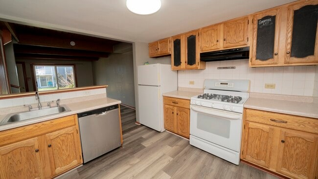 Building Photo - 363 Meadow Green Ln