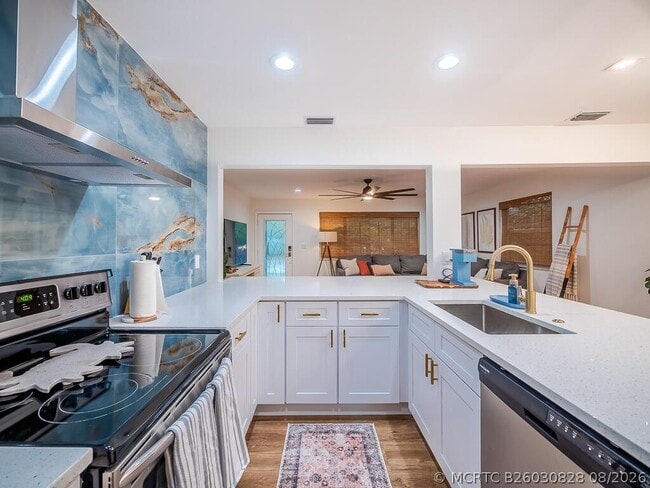 Building Photo - 418 N Palmway