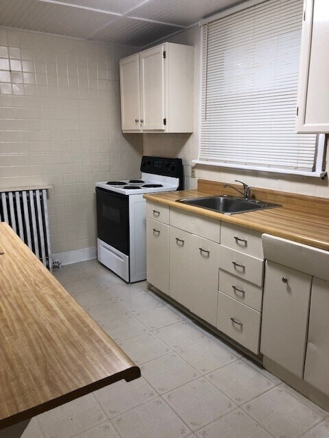 Kitchen 4 - 528 S Main St