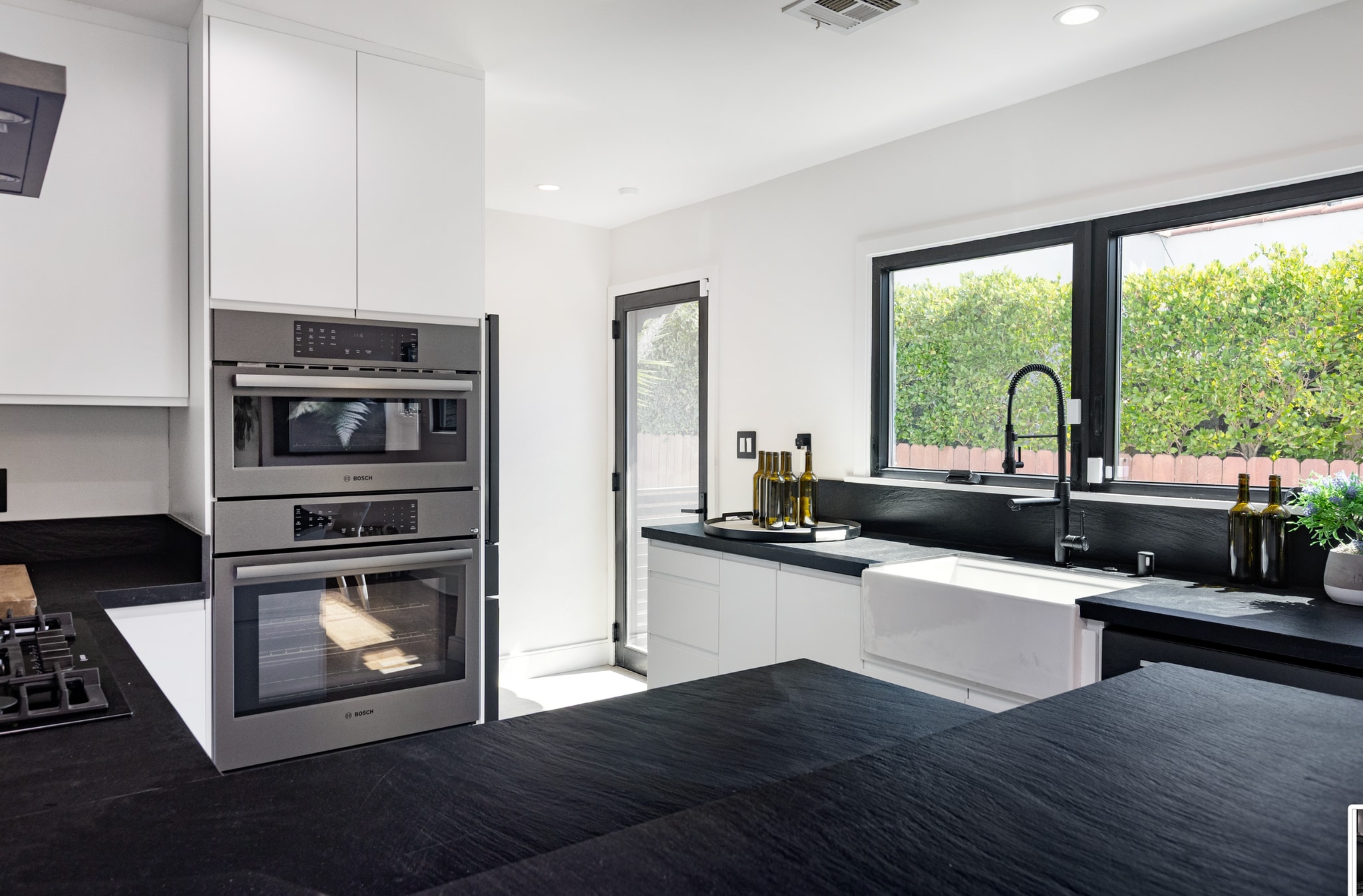 Building Photo - 722 N La Jolla Ave