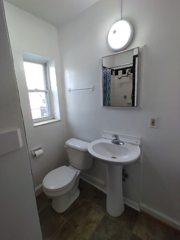 Building Photo - 823 S 2nd St