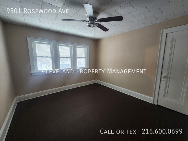 Building Photo - 9501 Rosewood Ave