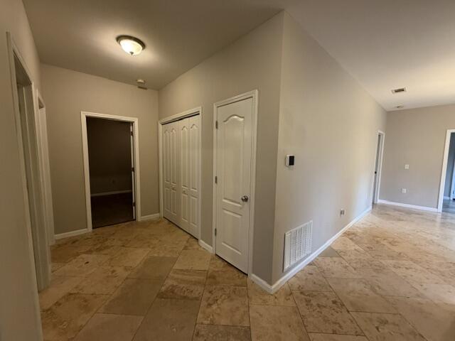 Building Photo - 2457 Lakeview Dr S