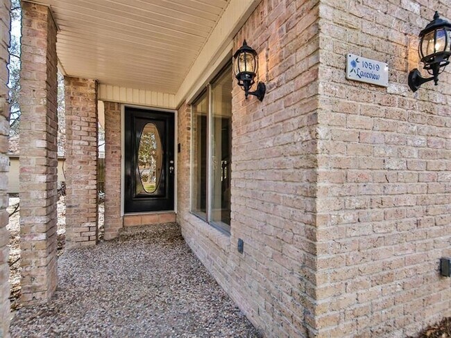Building Photo - 10519 Laneview Dr
